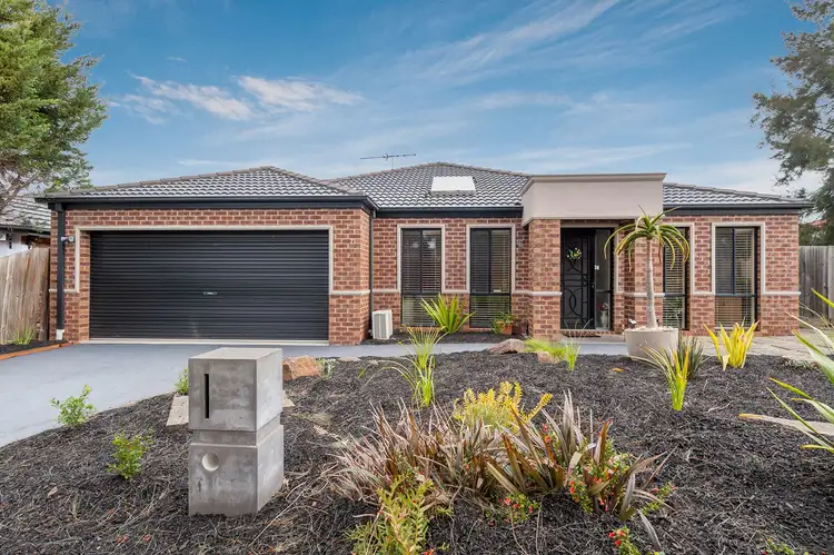Second view of Homely house listing, 7 Taunton Place, Craigieburn VIC 3064