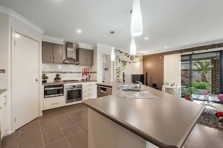 Sixth view of Homely house listing, 7 Taunton Place, Craigieburn VIC 3064