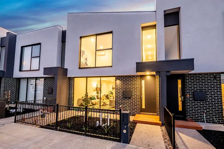 27 Pebble Avenue, Lyndhurst VIC 3975