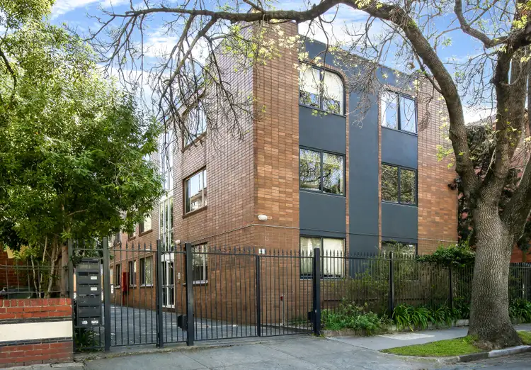 8/16 Robe Street, St Kilda VIC 3182