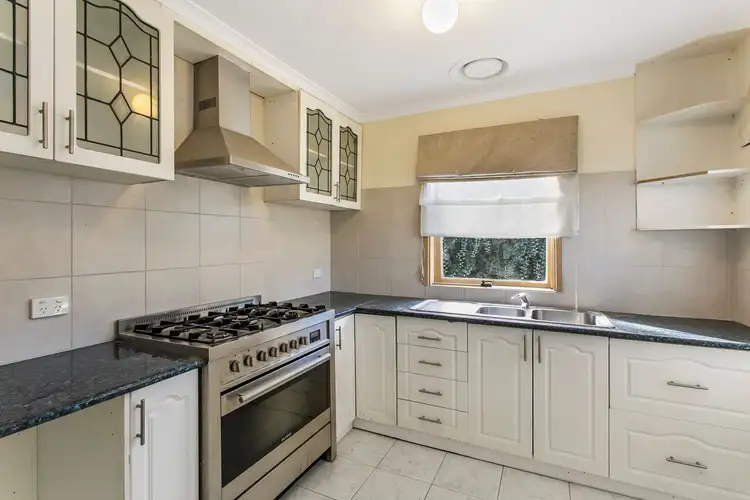 Fifth view of Homely house listing, 2 Carluke Close, Berwick VIC 3806