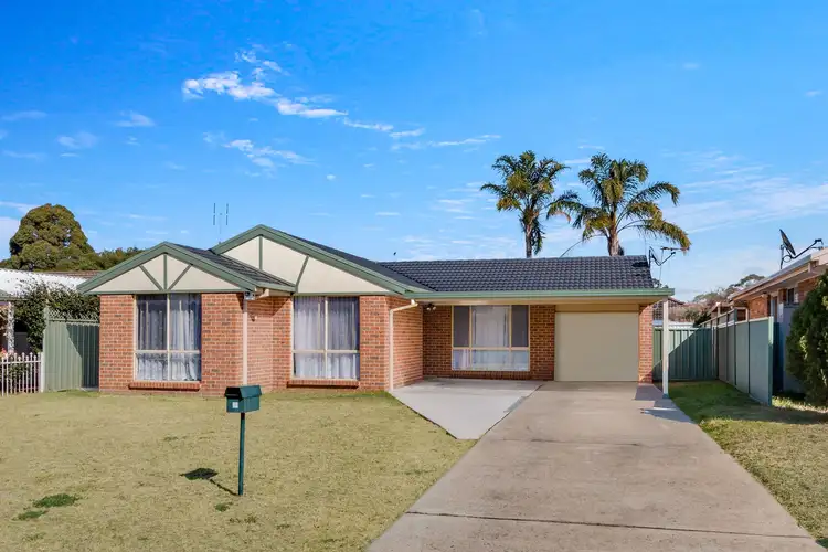25 Crommelin Crescent, St Helens Park NSW 2560