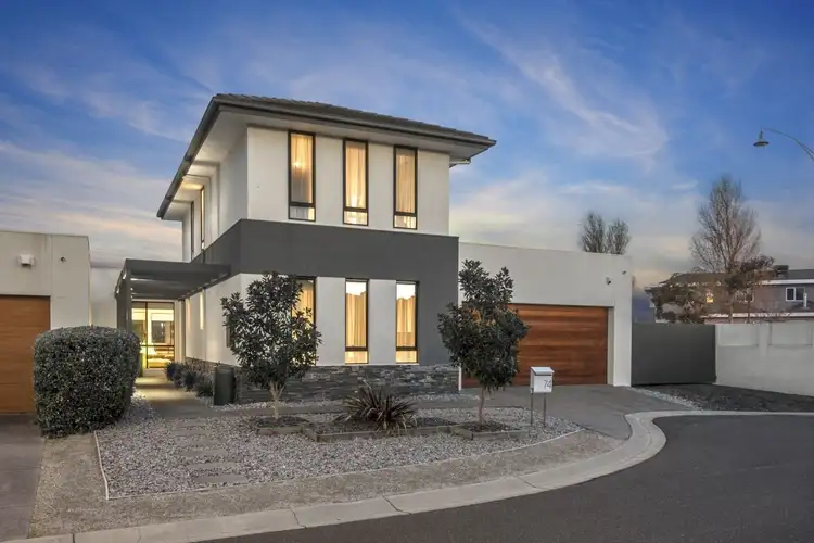 74 Signature Boulevard, Sanctuary Lakes VIC 3030