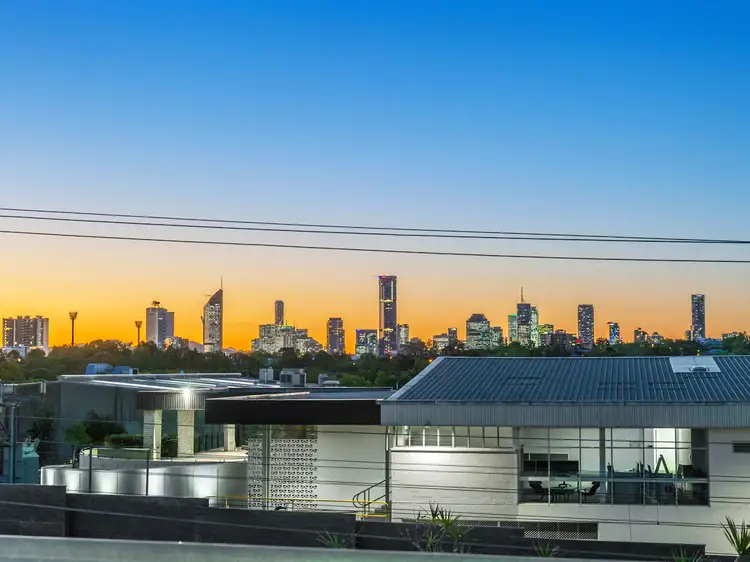 27 Tenth, Coorparoo QLD 4151