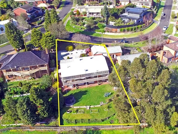 17 Summerhill Terrace, Highton VIC 3216