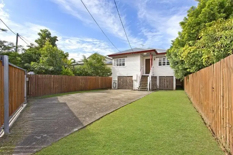 41 Railway Road, Fairfield QLD 4103