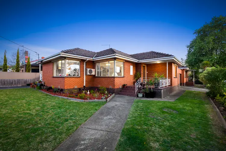 Main view of Homely unit listing, 1/172 Atherton Road, Oakleigh VIC 3166