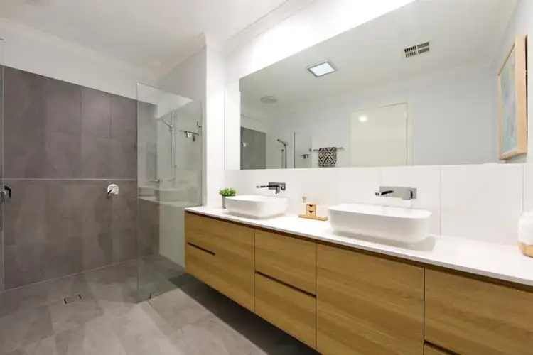 Sixth view of Homely house listing, 2/34 Leawarra Parade, Frankston VIC 3199