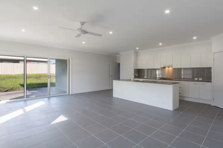 8 Alata Crescent, South Nowra NSW 2541