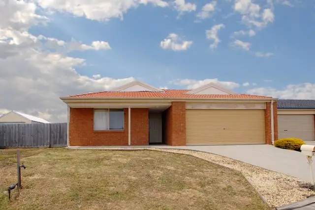 50 Bernborough Avenue, Cranbourne West VIC 3977