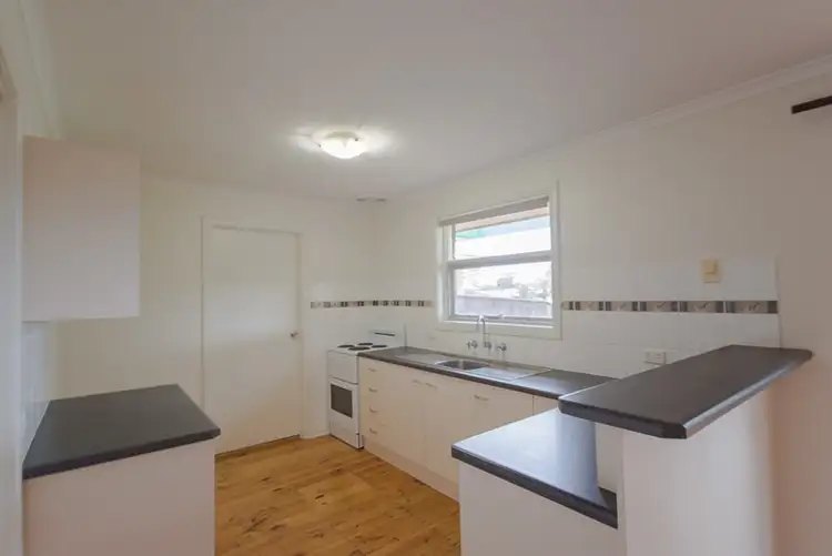 102 Black Road, Flagstaff Hill SA 5159