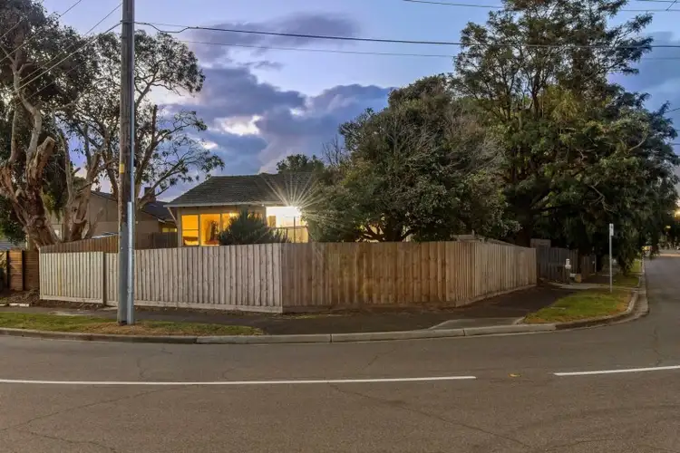7 Candlebark Crescent, Frankston North VIC 3200