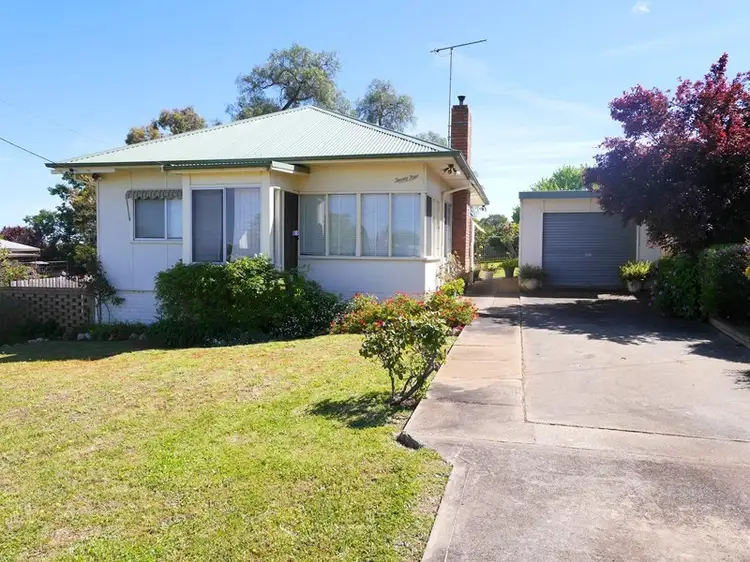 24 Macassar Street, Cowra NSW 2794