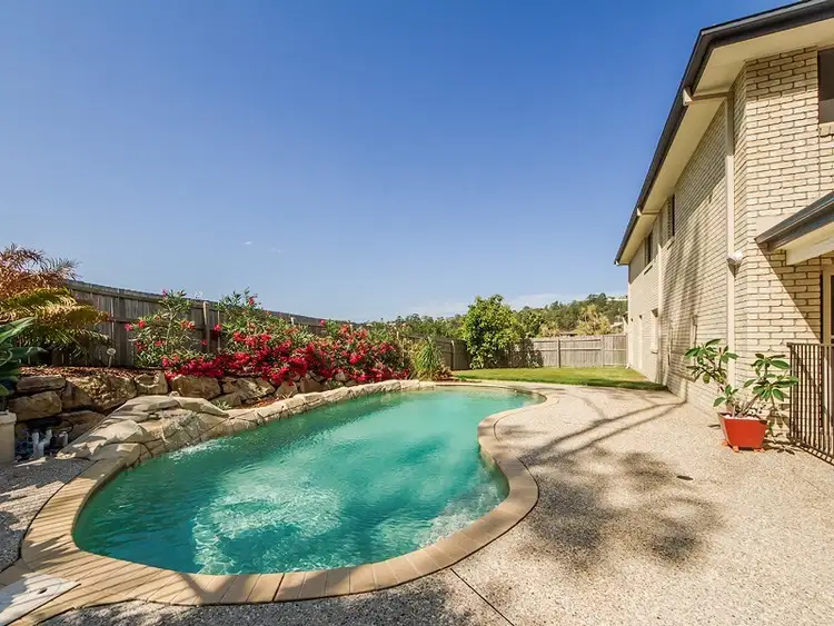 17 Soward Court, Pacific Pines QLD 4211