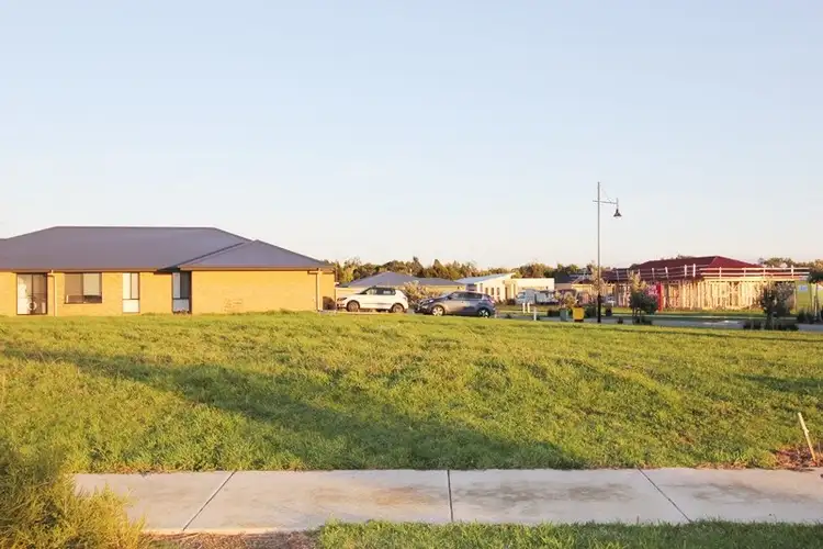 15 Seagrass Avenue, Cowes VIC 3922