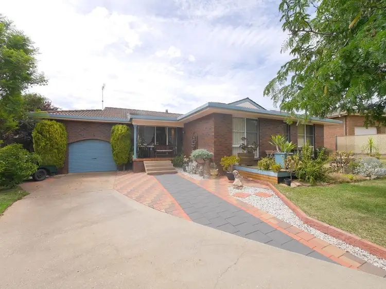 19 Elizabeth Avenue, Cowra NSW 2794