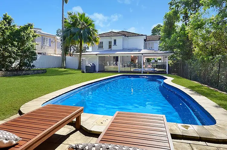 16 Frances Avenue, Wooloowin QLD 4030