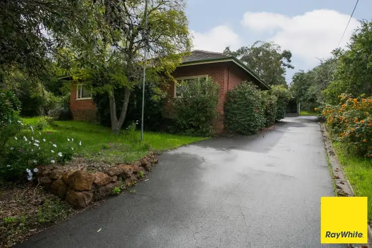30 Traylen Road, Kalamunda WA 6076