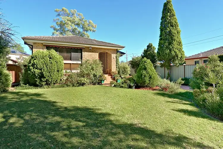 4 Bossley Road, Bossley Park NSW 2176