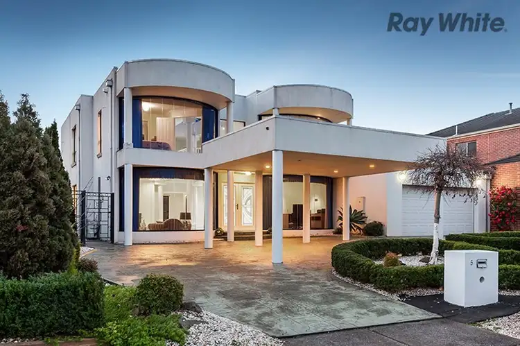 5 Albany Court, Taylors Lakes VIC 3038
