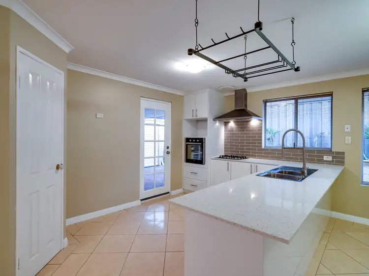 Seventh view of Homely house listing, 2 Pineview Place, Landsdale WA 6065