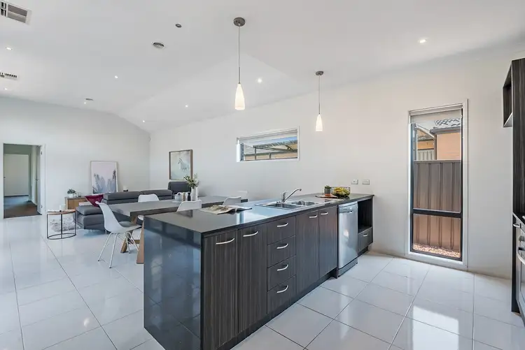 Sixth view of Homely house listing, 39 Burrora Way, Craigieburn VIC 3064