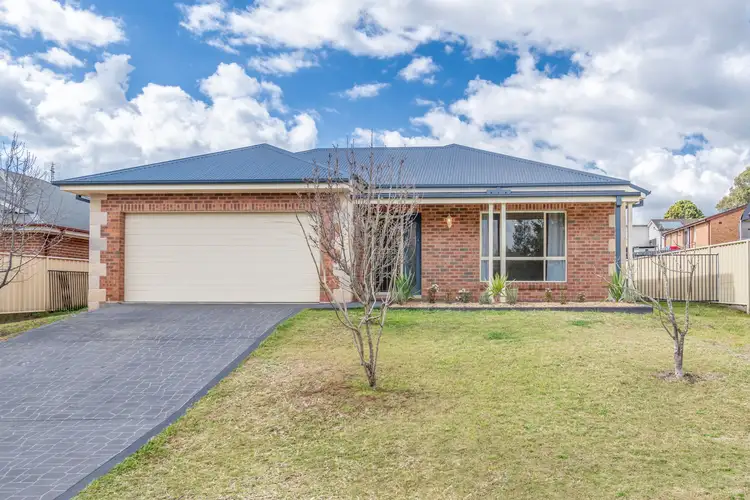 4 Hillview Avenue, Dungog NSW 2420