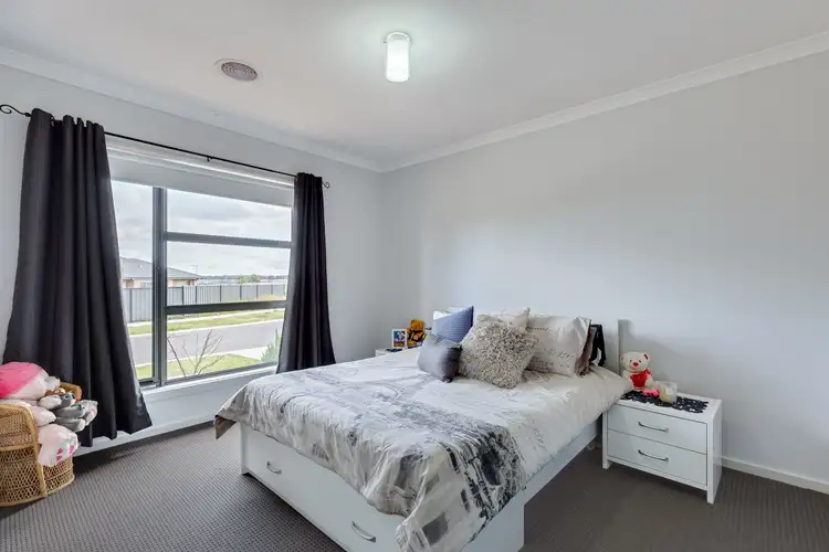 Sixth view of Homely house listing, 32 Montpellier Crescent, Craigieburn VIC 3064