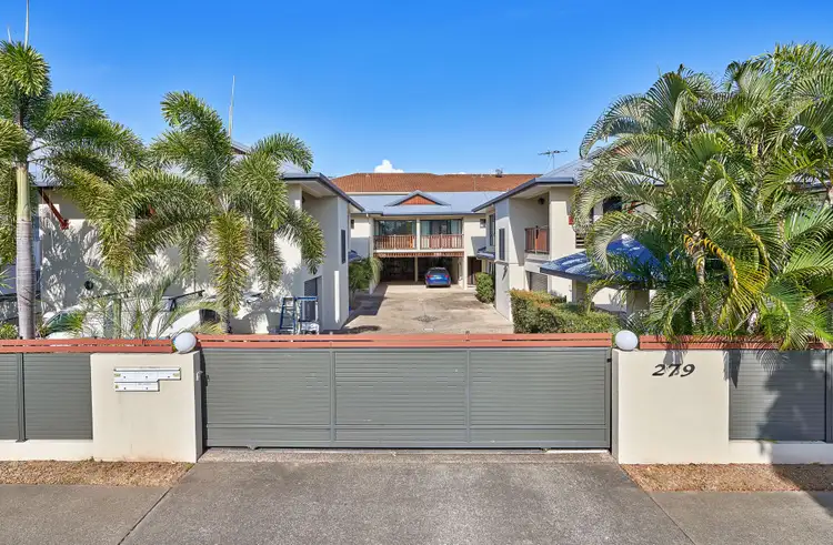 2/279 Lake Street, Cairns North QLD 4870