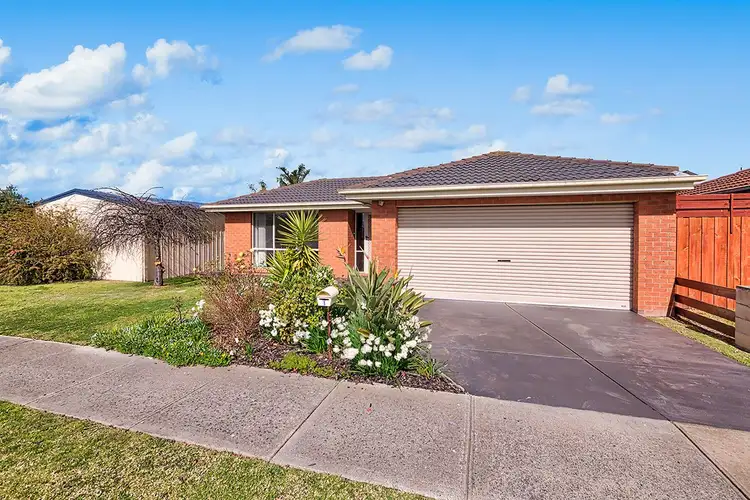1 Chatham Close, Cranbourne East VIC 3977