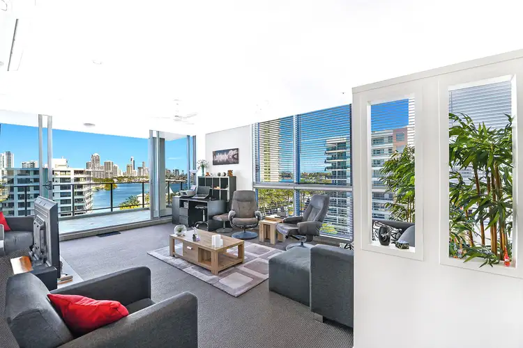 4 Como Crescent, Southport QLD 4215
