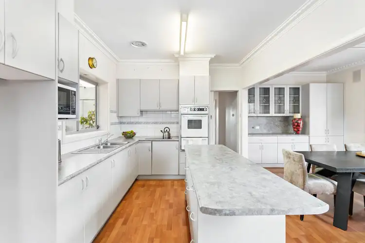 Fourth view of Homely house listing, 2 Mayfield Drive, Mount Waverley VIC 3149