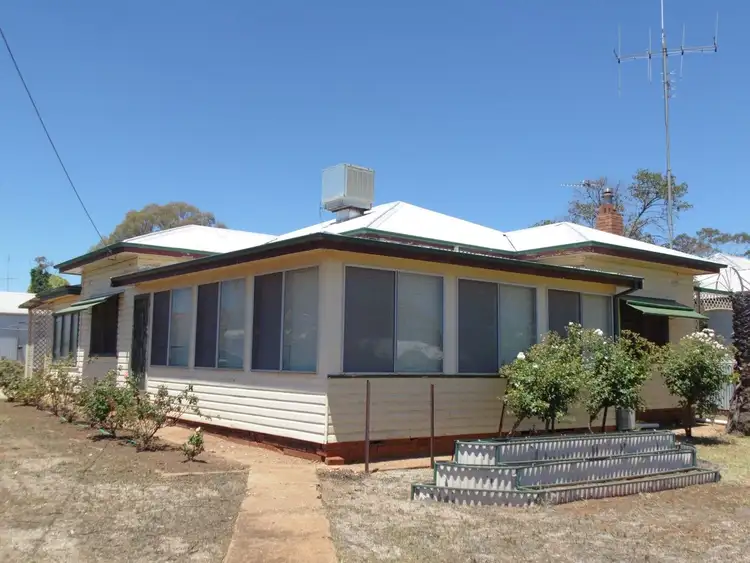 101 Boori Street, Peak Hill NSW 2869