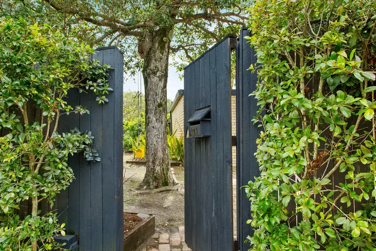 24 Allambi Avenue, Broadbeach Waters QLD 4218