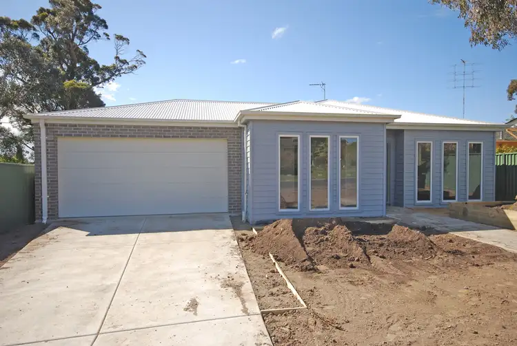 Main view of Homely townhouse listing, 25 Regency Drive, Mount Clear VIC 3350