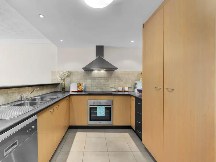 Fifth view of Homely apartment listing, 2/81 Annerley Road, Woolloongabba QLD 4102