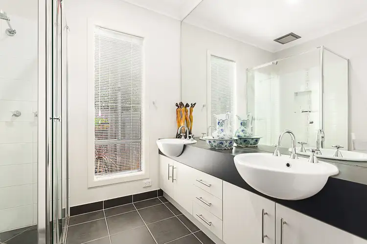 Fourth view of Homely house listing, 19 Richie Court, Drouin VIC 3818