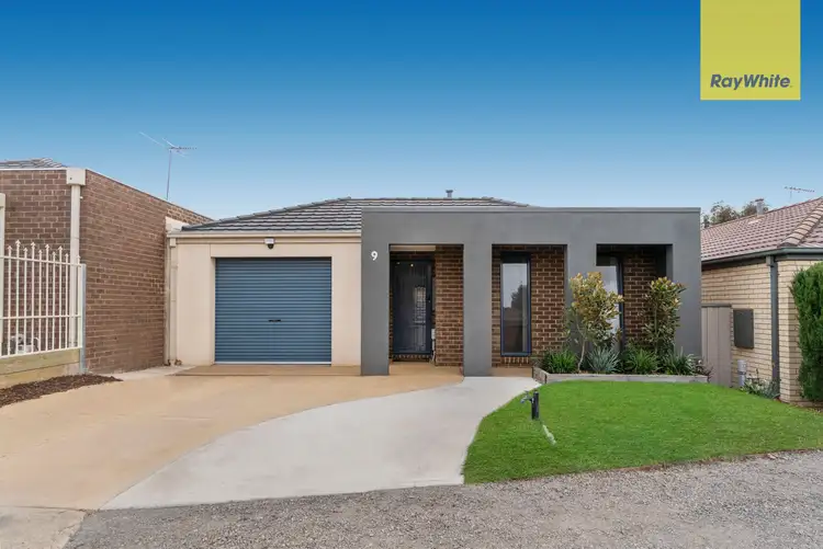 9 Rainsford Place, Melton West VIC 3337