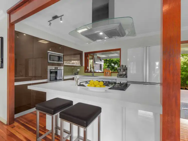 25 Logan Avenue, Oxley QLD 4075
