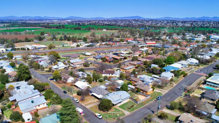 1 Sapphire Crescent, Tamworth NSW 2340