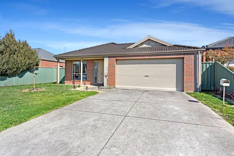 102 Stirling Drive, Lake Gardens VIC 3355