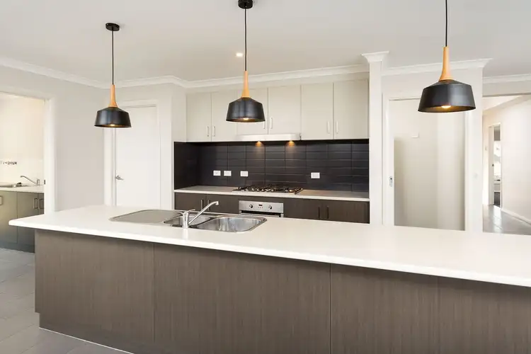 8 Riverboat Drive, Thurgoona NSW 2640