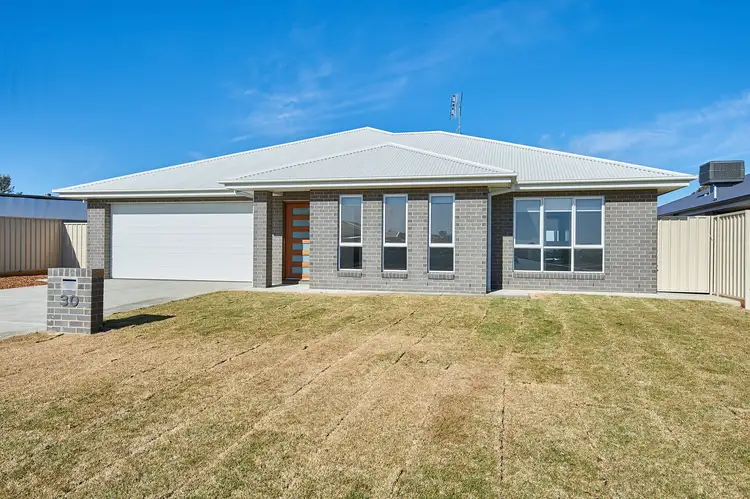 30 Lewis Street, Coolamon NSW 2701