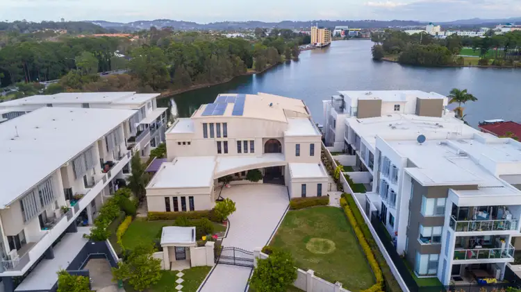 6 Ben Lexcen Place, Robina QLD 4226