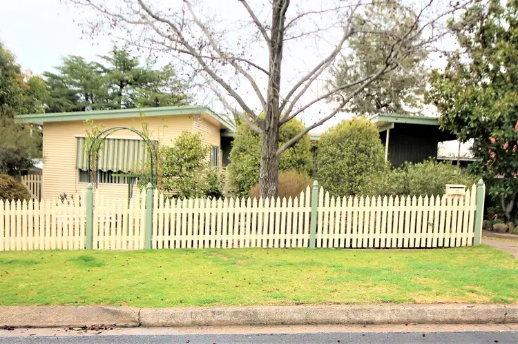 15 Russell Street, Young NSW 2594