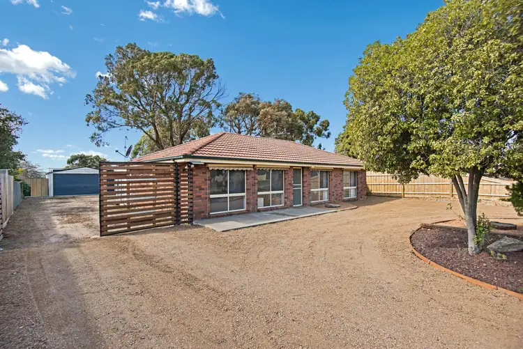 16 William Street, Romsey VIC 3434