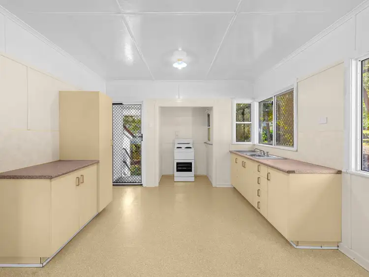 24 Topaz Street, Holland Park QLD 4121