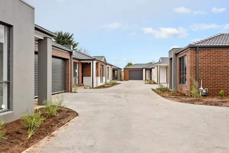 2/4 Norman Road, Drouin VIC 3818