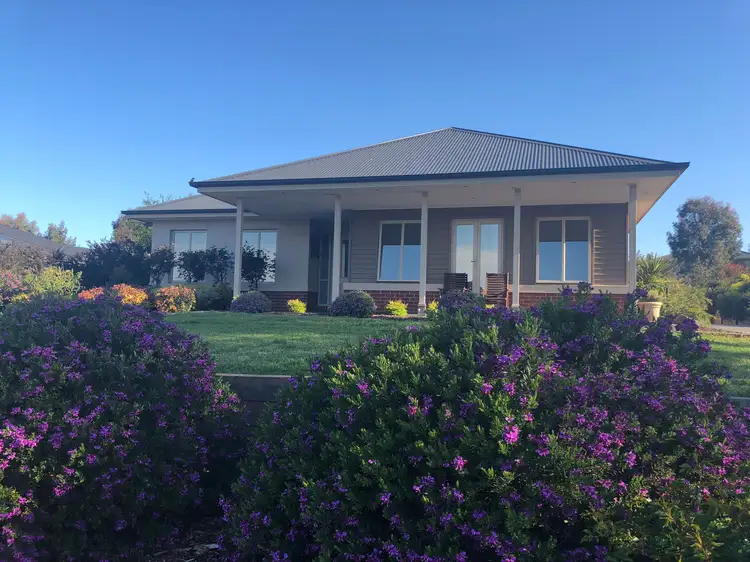 11 Sullivan Court, Romsey VIC 3434