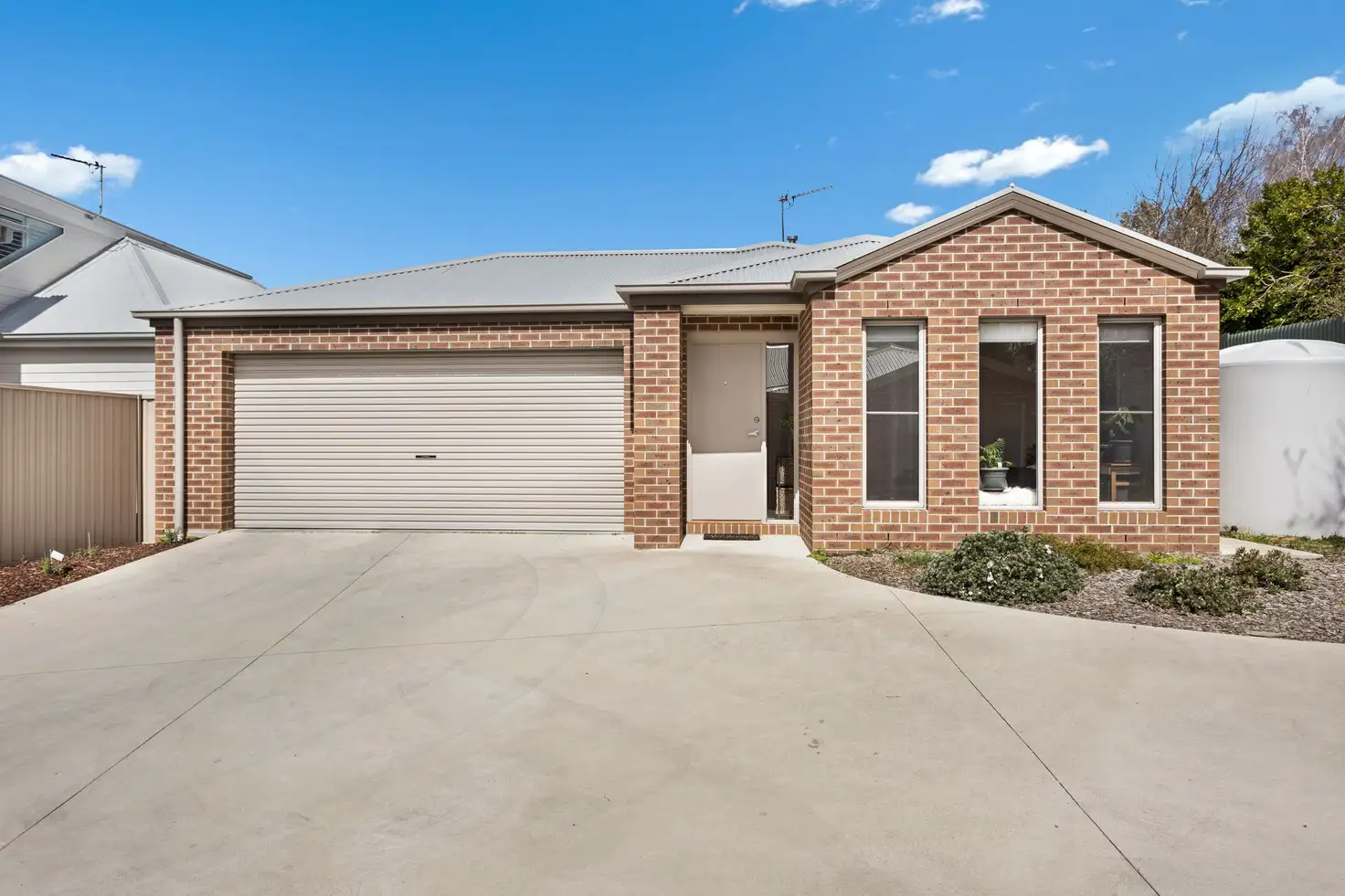 Main view of Homely townhouse listing, 1/415b Ligar Street, Soldiers Hill VIC 3350